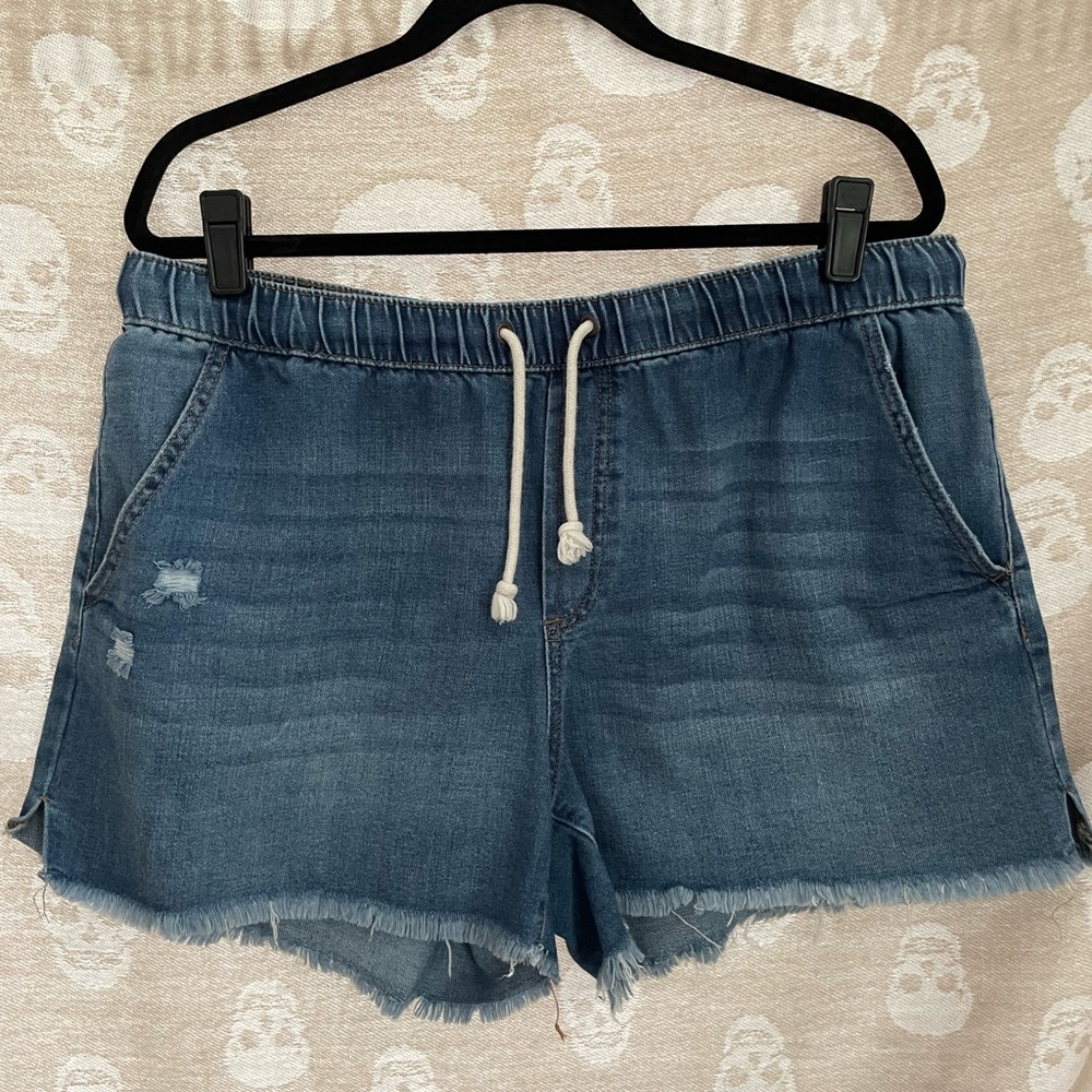 SIZE LARGE JEAN SHORTS